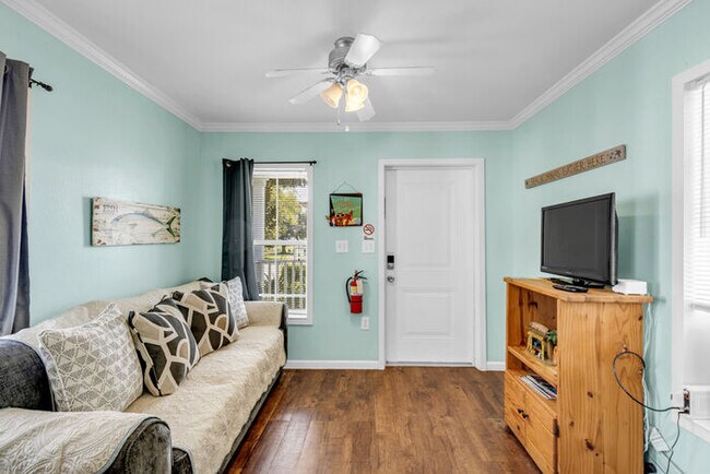 Building Photo - 171 Paradise Ave