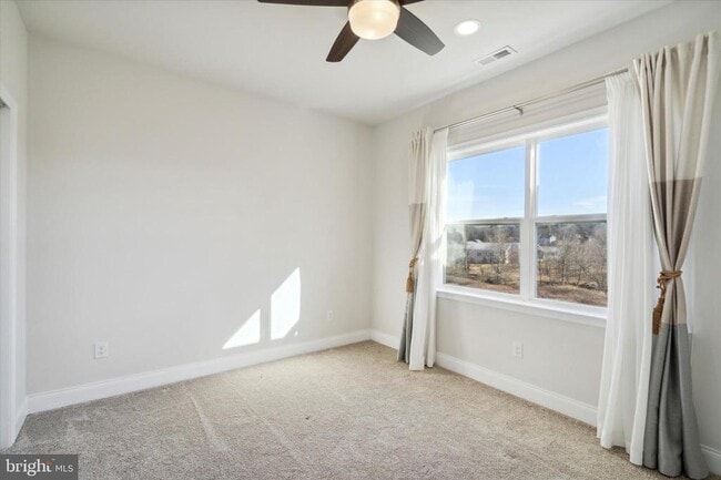 Building Photo - 114 Sweetwater Wy