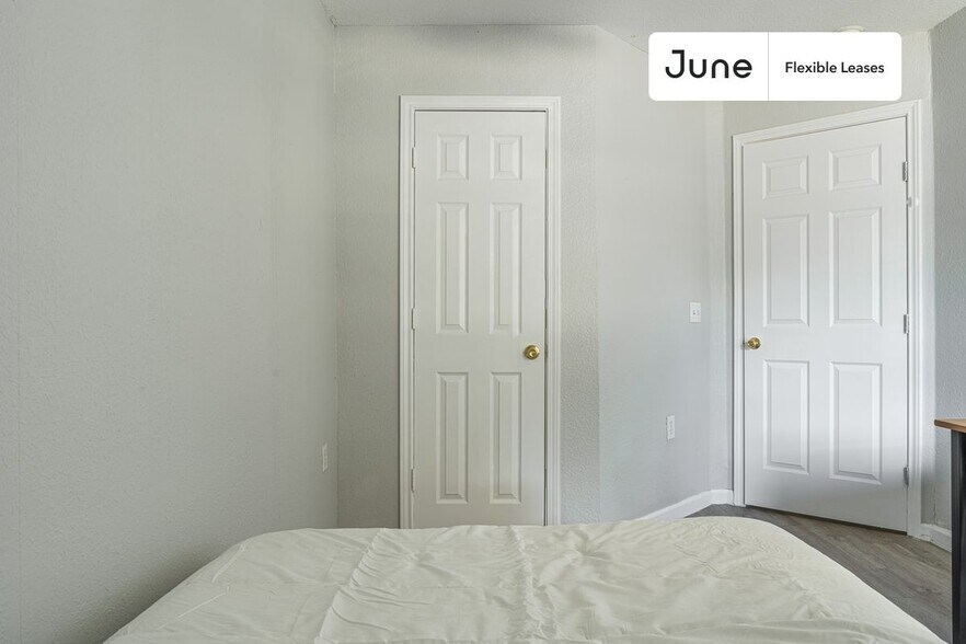 Building Photo - 5105 Spruce Cove