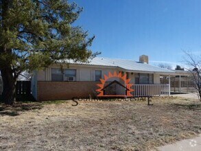 Building Photo - Cute 2 bedroom 2 bath home