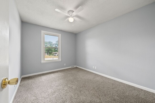 Building Photo - 3 Bedroom Pet Friendly Home For Rent!