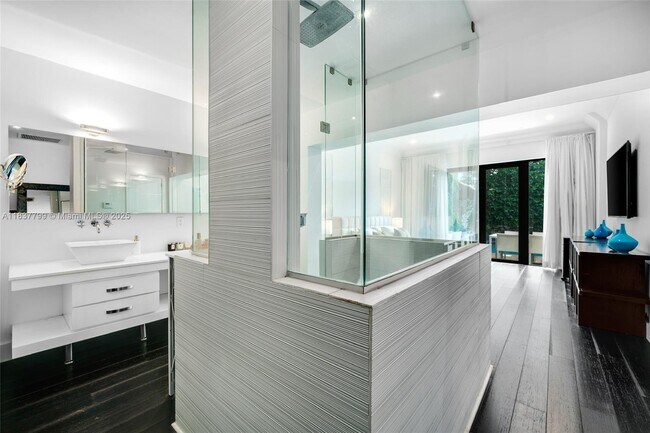 Building Photo - 110 3rd San Marino Terrace