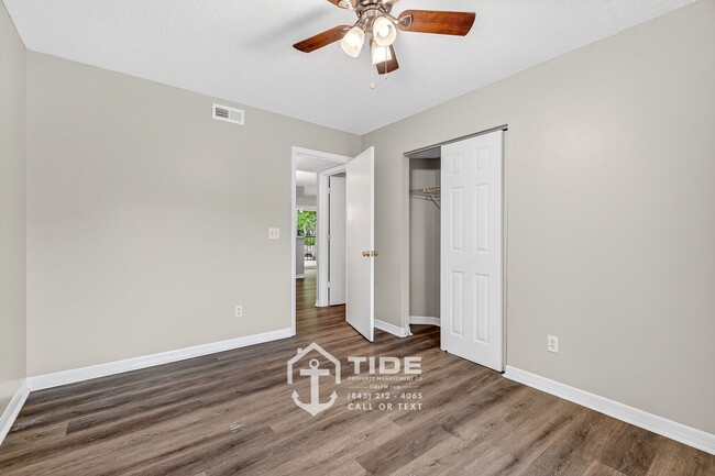 Building Photo - Live Close to It All – Convenient Mount Pleasant Home