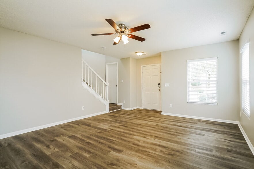 Building Photo - 3752 Tryon Ridge Dr