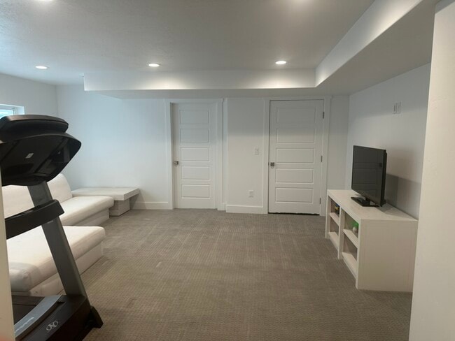 Building Photo - 6442 Bethany Way