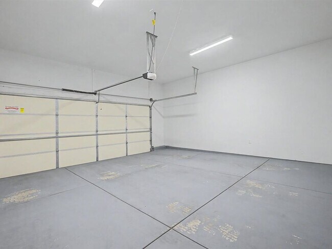 Building Photo - 10053 N Alder Spring Dr