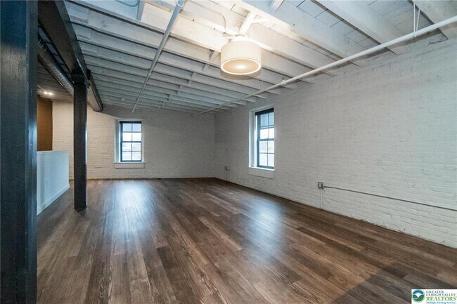 Building Photo - 107 Hamilton St