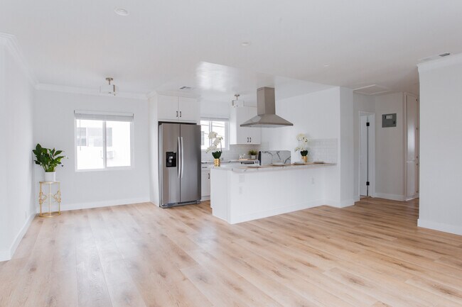 Primary Photo - 1211 Detroit N St