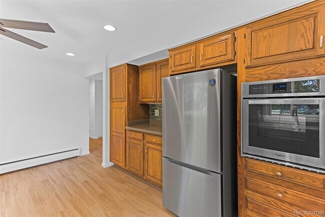 Building Photo - 3765 Ruthland Rd