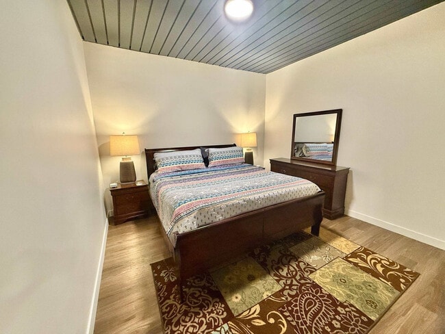 Building Photo - 360 W 200 S