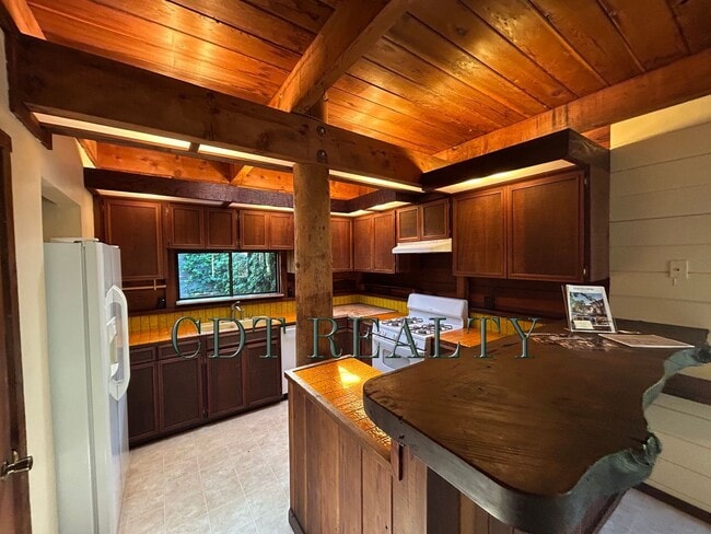 Building Photo - 3BR/ 2BA CARMEL VALLEY RETREAT