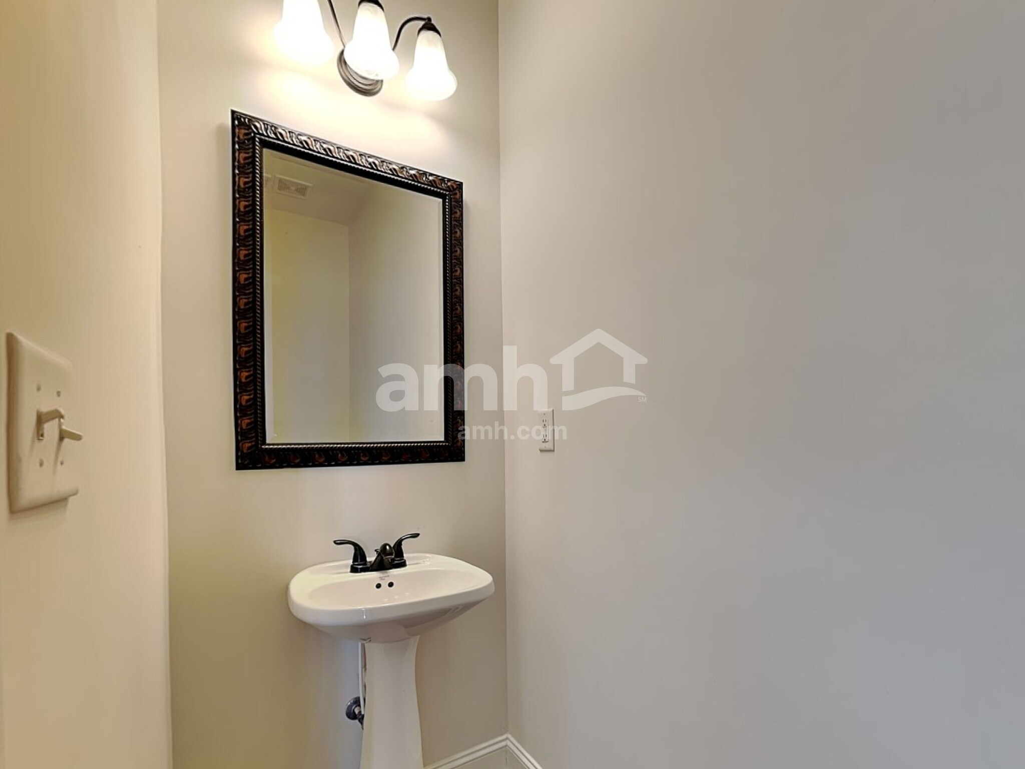 Building Photo - 2565 Dolostone Way