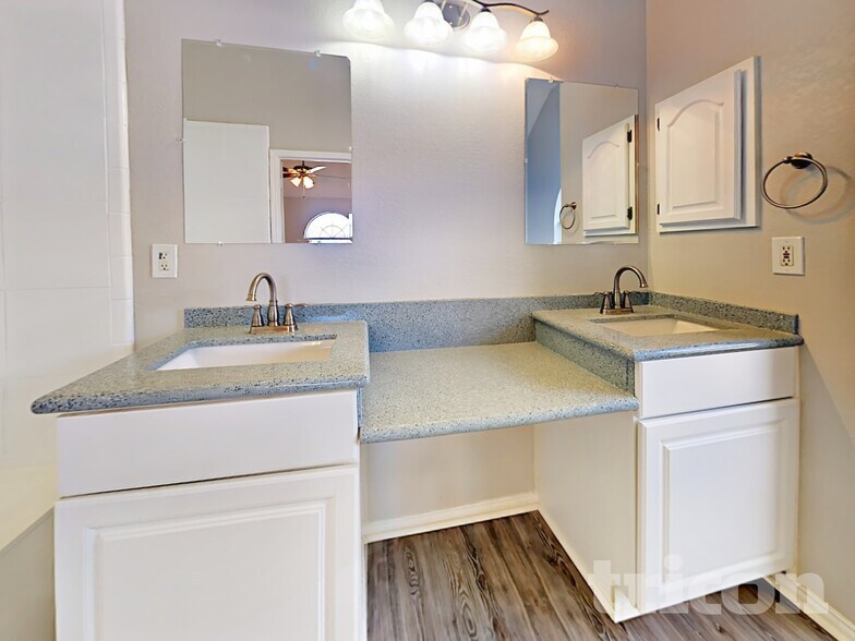 Building Photo - 900 Freshwood Ct