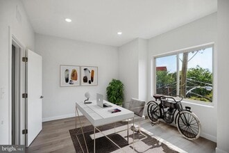 Building Photo - 2218 N Marshall St