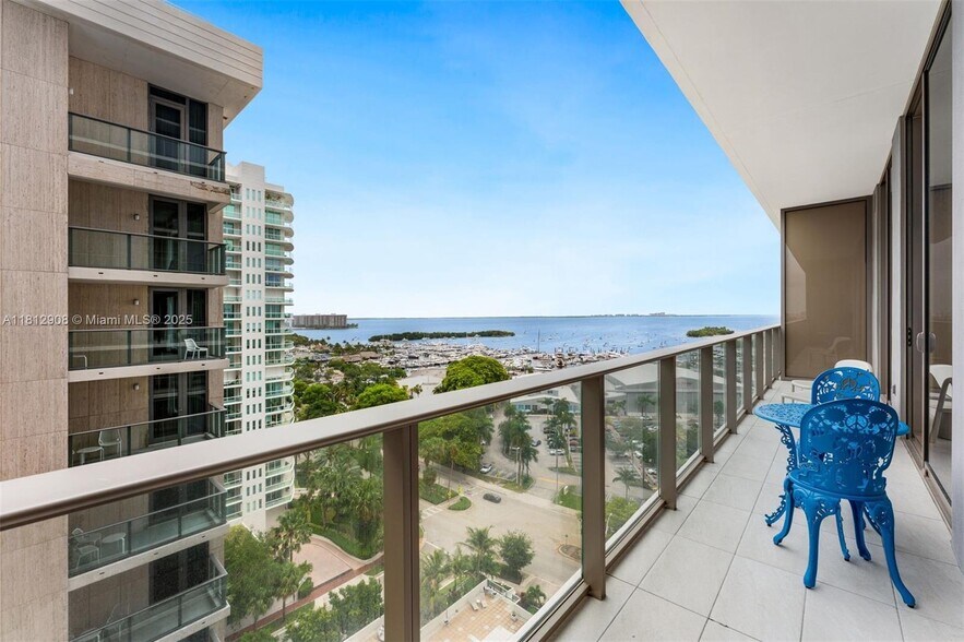 Building Photo - 2655 S Bayshore Dr