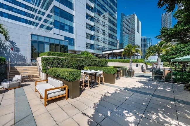 Building Photo - 1425 Brickell Ave