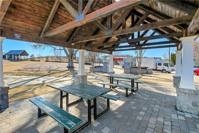 Building Photo - 1954 Sanford Dr