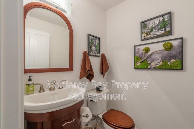 Building Photo - 18 Deer Stalker Path