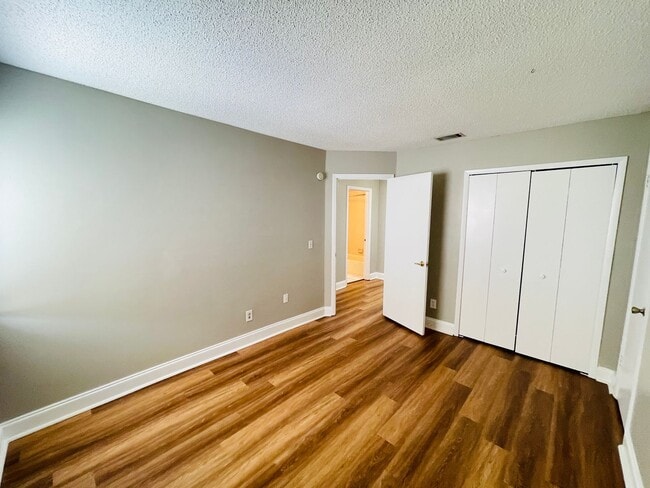 Building Photo - AMAZING HOME 3/2.5 on quiet cul-de-sac in East Orlando