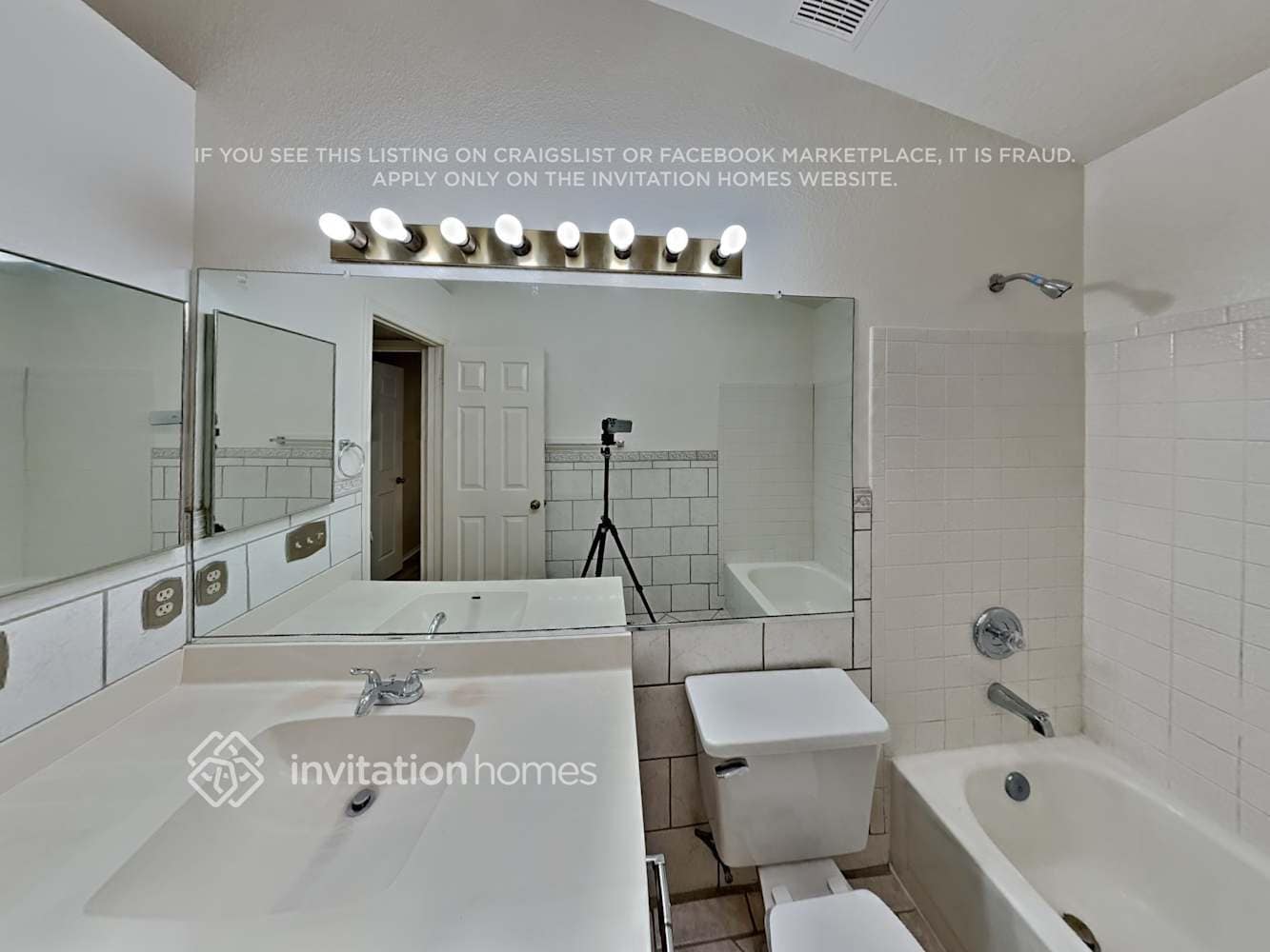 Building Photo - 1055 W Sunward Dr