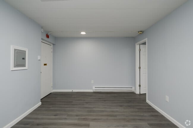 2BR, 1BA - Living Space - Oxford Avenue Apartments