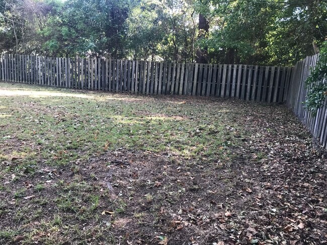 Building Photo - 112 Sycamore St