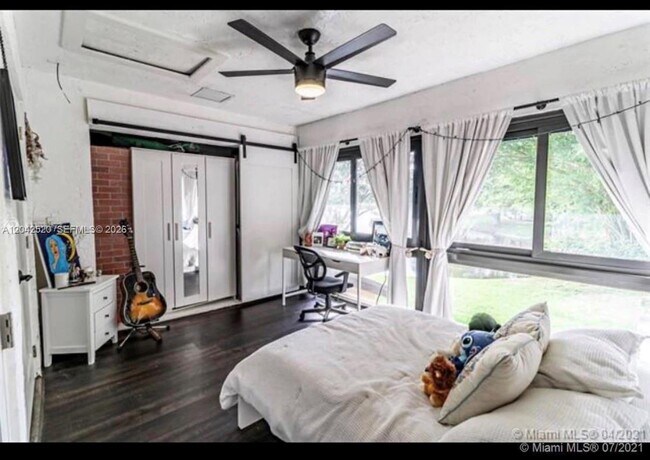 Building Photo - 3833 Cocoplum Cir