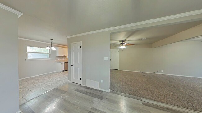 Building Photo - 3821 SE Elmhurst Ln