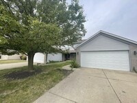 Building Photo - 3 Bedroom, 2.5 Bathroom Duplex