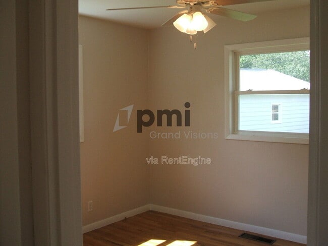 Building Photo - 110 Ridgeway Dr