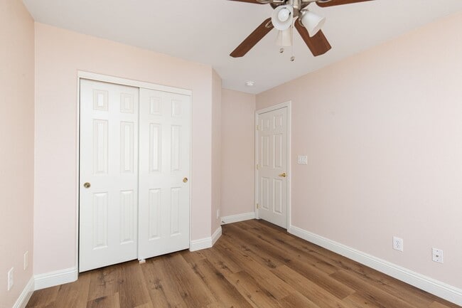 Building Photo - HUGE 5 BEDROOM, 3 BATH 2 STORY HOME IN GATED COMMUNITY NEAR SOUTHERN HIGHLANDS