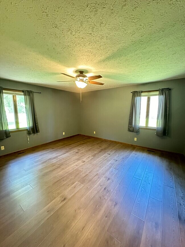 Building Photo - Deer Trail