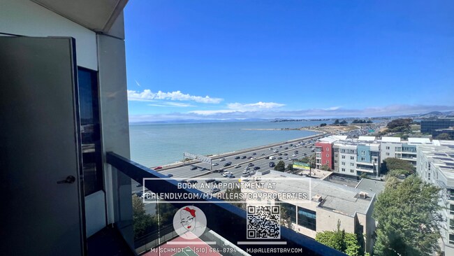 Building Photo - Contemporary condo on the 10th floor inclu...