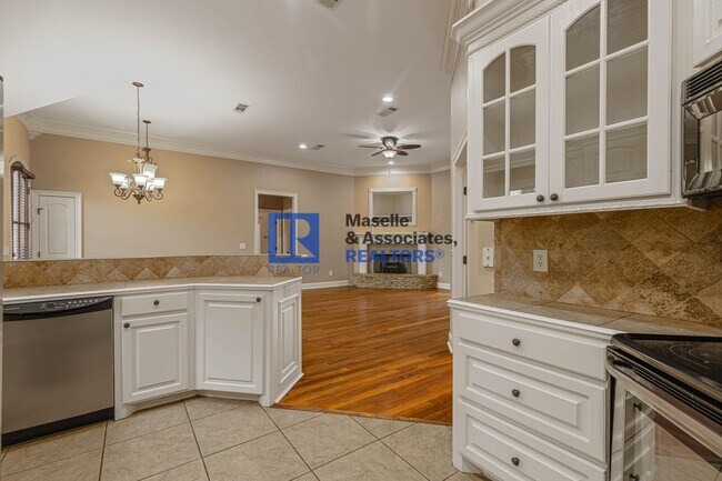 Building Photo - 403 Evian Way