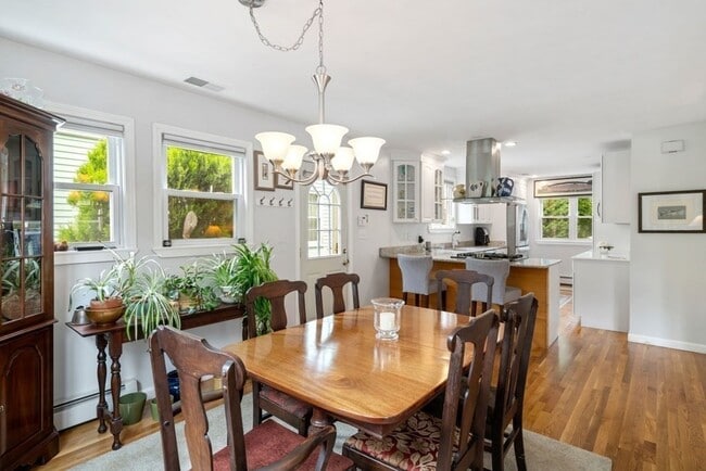 Building Photo - 45 Magoun St