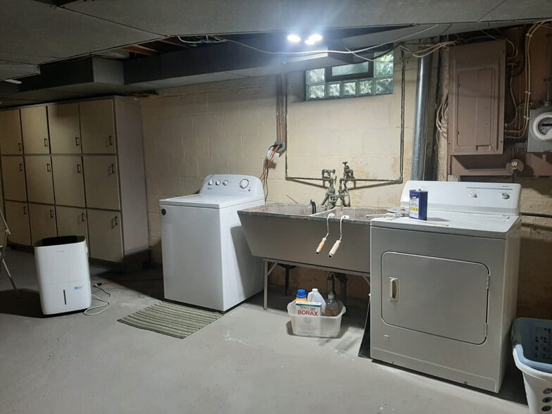 Building Photo - 75 Briar Ln