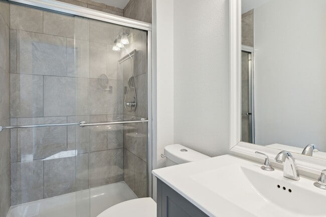 Building Photo - Beautifully Renovated 3bed / 2bath in PRIM...