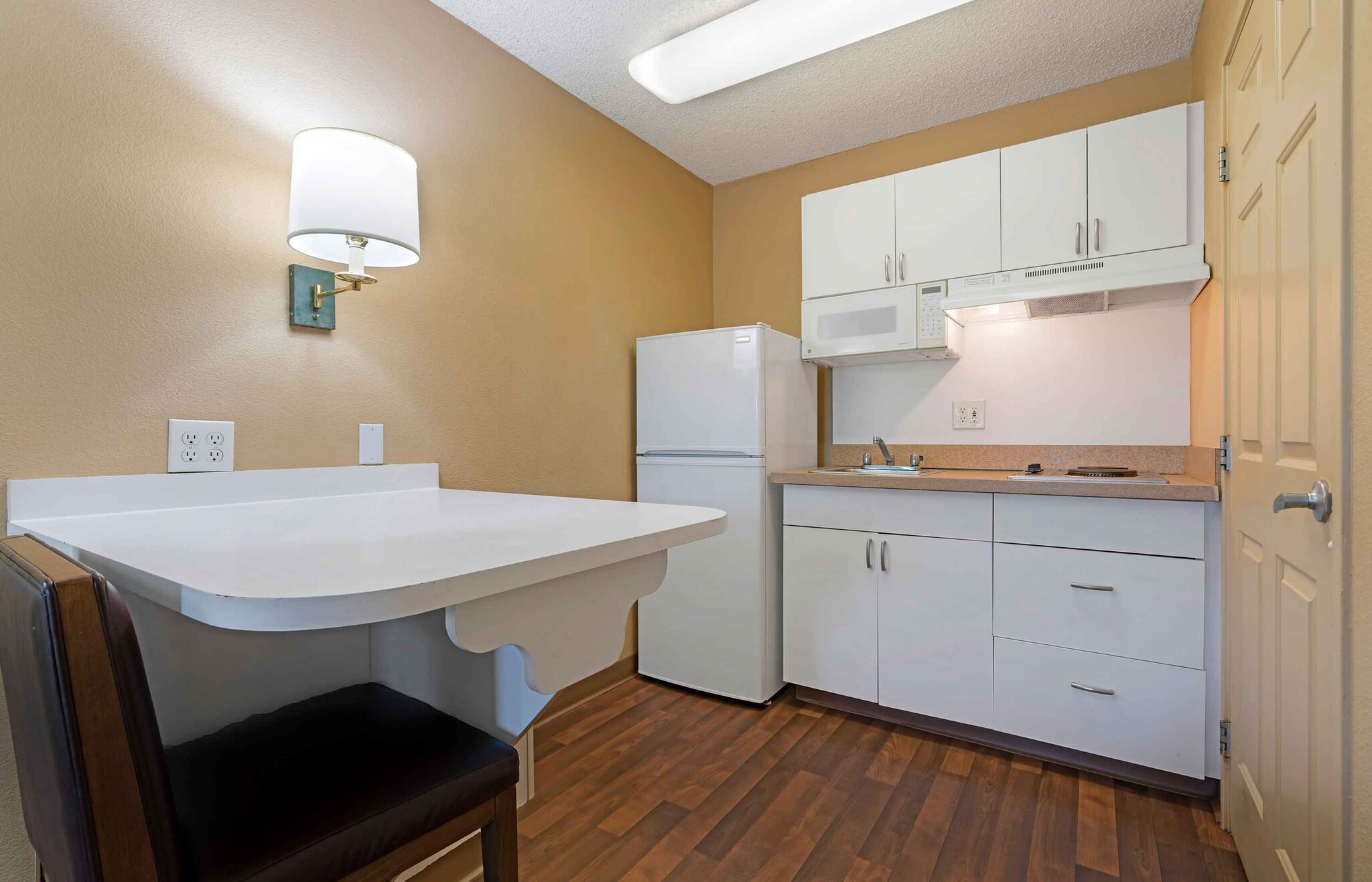 Building Photo - Furnished Studio-Sacramento - South Natomas