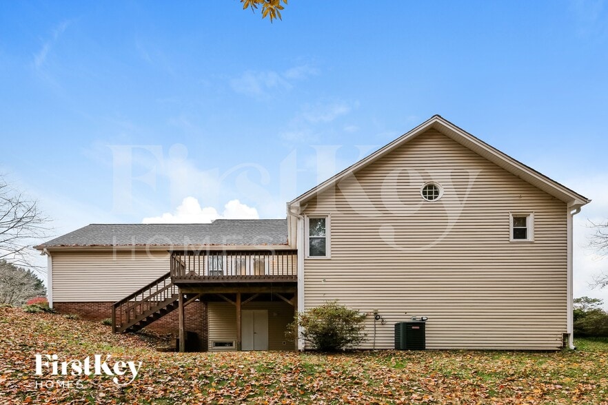 Building Photo - 9029 Jefferson Woods Dr