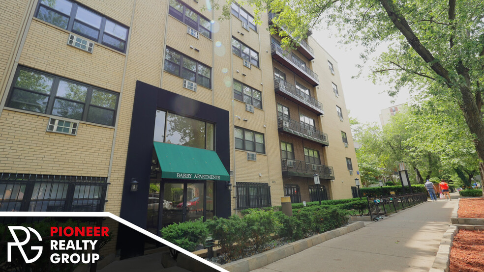 Building Photo - 503 W Barry Ave
