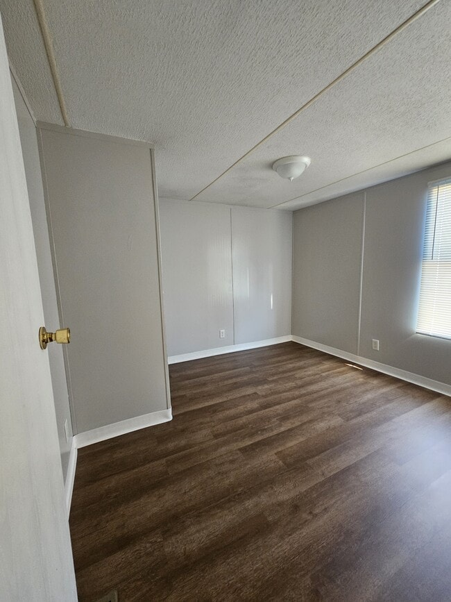 Building Photo - 333 Jasper Dr