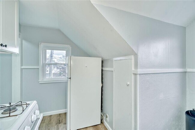 Building Photo - 1070 Gravel Rd