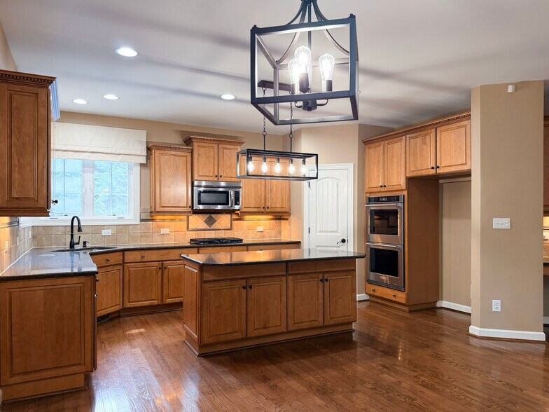 Building Photo - 5604 Pine Rock Ct