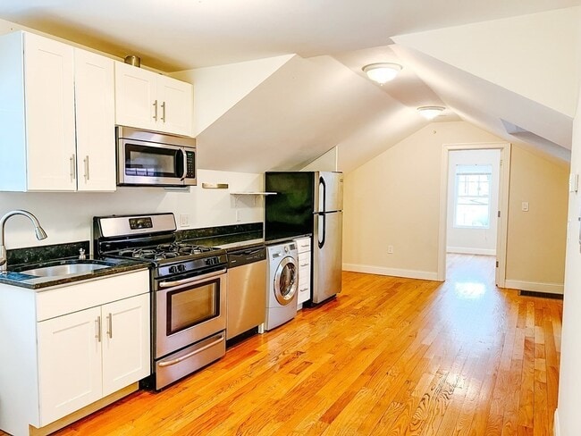 Primary Photo - 240 Prospect St