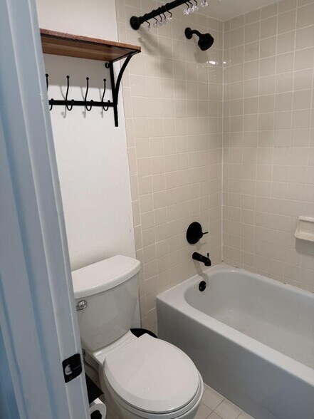 Building Photo - 9360 Lime Bay Blvd