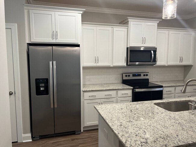 Building Photo - 3 Bedroom Townhouse in Washington Square!-...