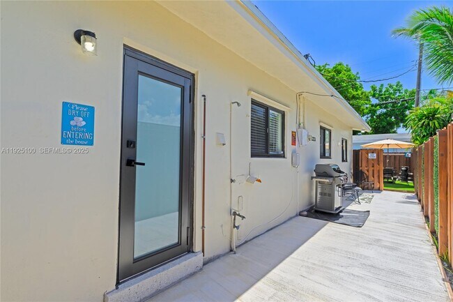 Building Photo - 1204 NE 7th St