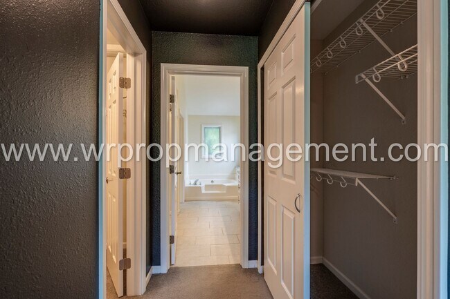 Building Photo - 4 Bed 3 Bath Home in Lambertville