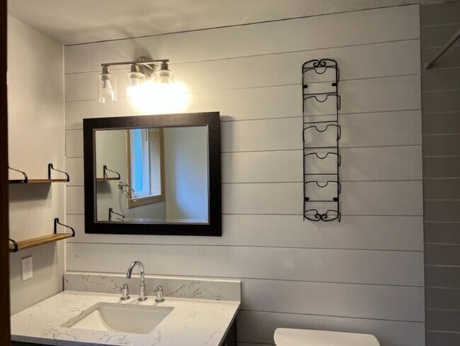 Building Photo - 26525 Fox Hill Dr N