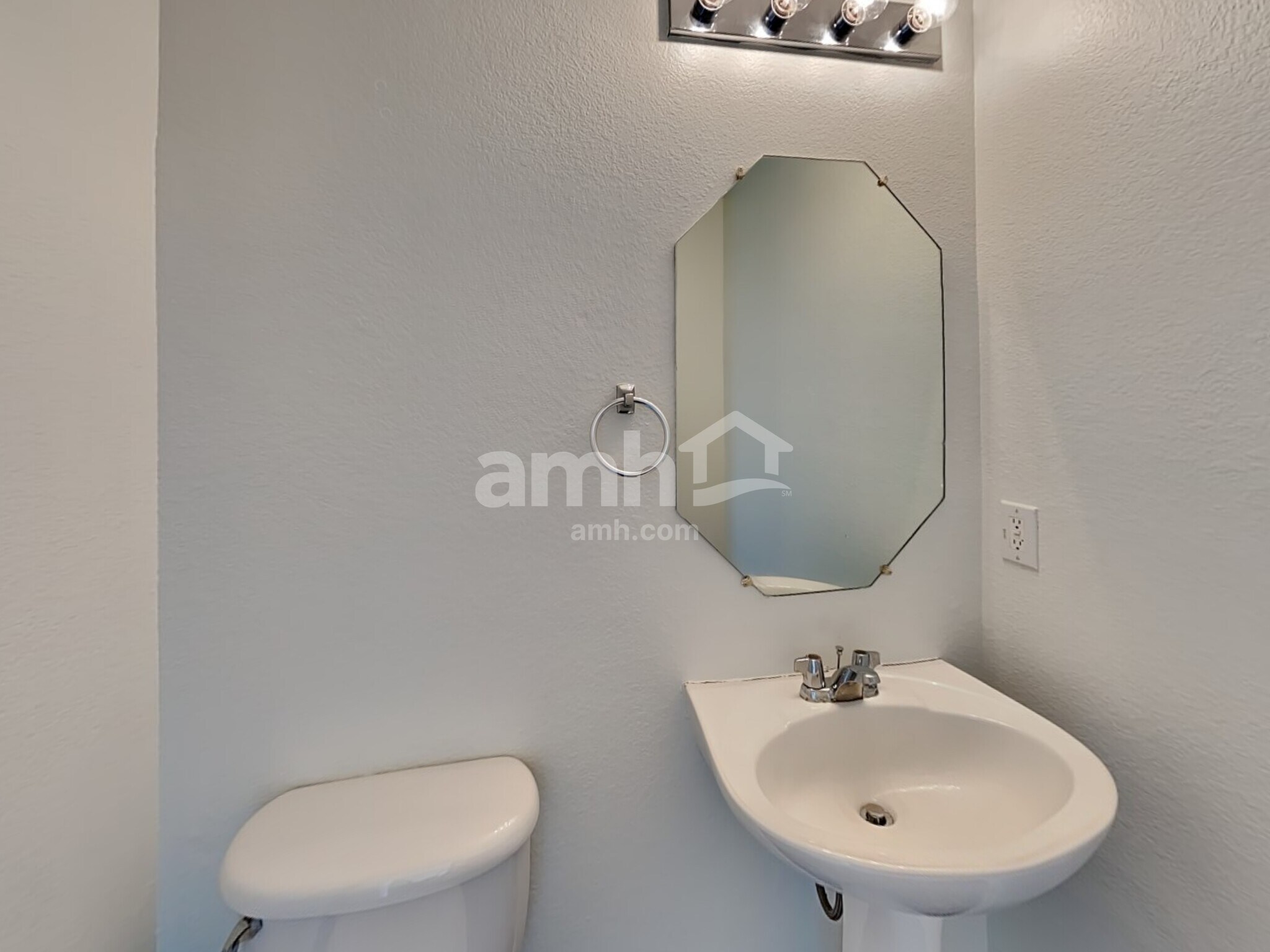 Building Photo - 2014 Kingsbridge Dr